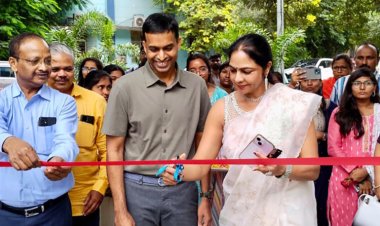 Sri Pullela Gopichand addressing freshers at OMC, emphasised on focussing on goals to achieve success!