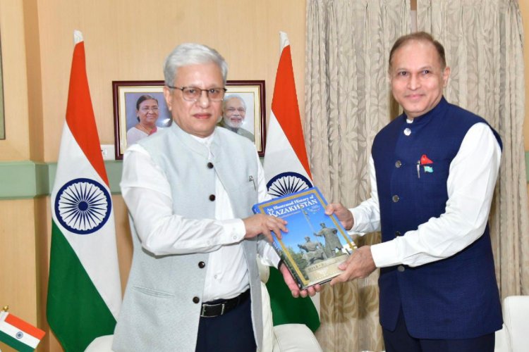 His Excellency Dr Nawab Mir Nasir Ali Khan, Honorary Consul of the Republic of Kazakhstan in Hyderabad, calls on the Hon’ble Governor of Telangana Shri Jishnu Dev Varma at Raj Bhavan!A