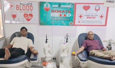 Father-son duo, Prabhakar Aedunoothala together donate blood!