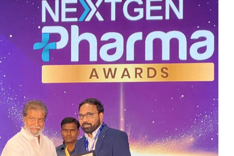 Shri Damodar Raja Narasimha bestows, ‘Best HR Consulting Partner’ - Pharma Industry, on Verch Consulting!