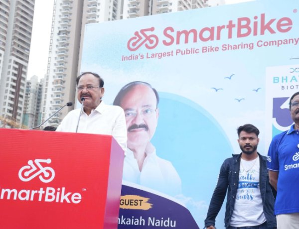 Former Vice President Shri M. Venkaiah Naidu Flags Off the 9th Edition of World Bicycle Day Celebrations in Hyderabad!
