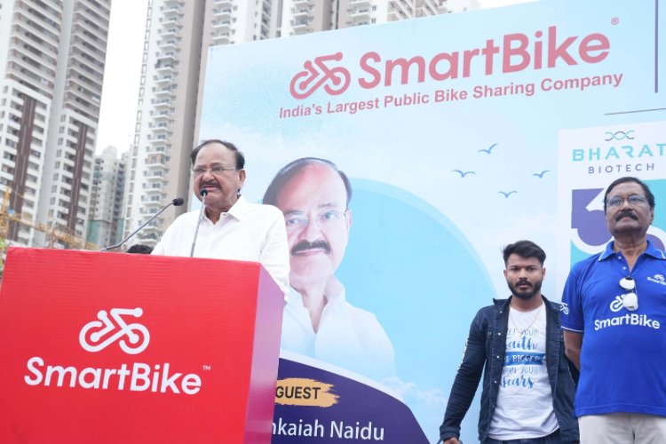 Former Vice President Shri M. Venkaiah Naidu Flags Off the 9th Edition of World Bicycle Day Celebrations in Hyderabad!